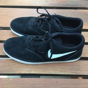 Men’s Nike sneakers (black)
